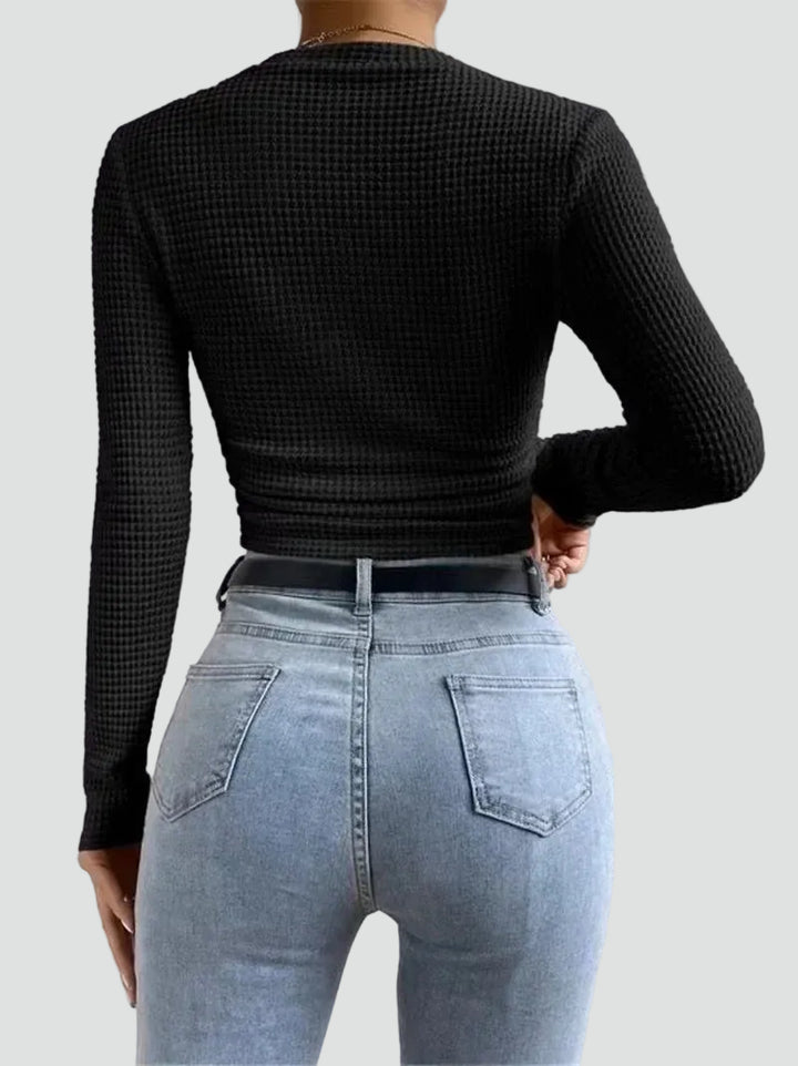 Knit crop top with long sleeves and a fitted cut