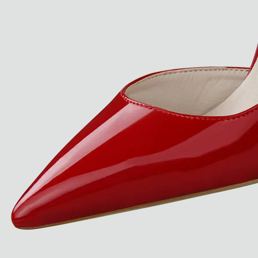 Escarpins vernis à bout pointu au style classique et élégant
