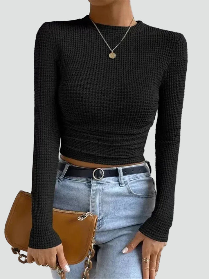 Knit crop top with long sleeves and a fitted cut