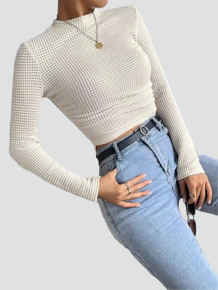 Knit crop top with long sleeves and a fitted cut