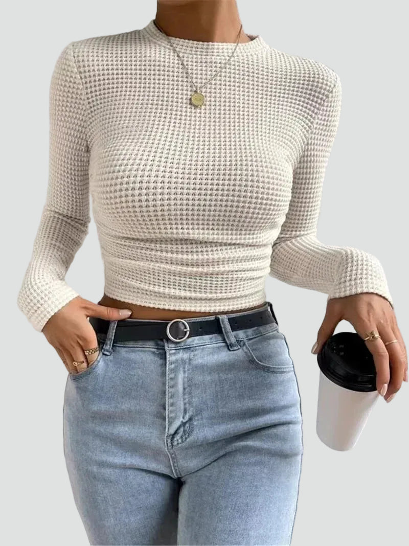 Knit crop top with long sleeves and a fitted cut