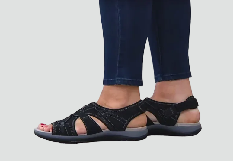 Comfortable sporty sandals with a closed design and open toes