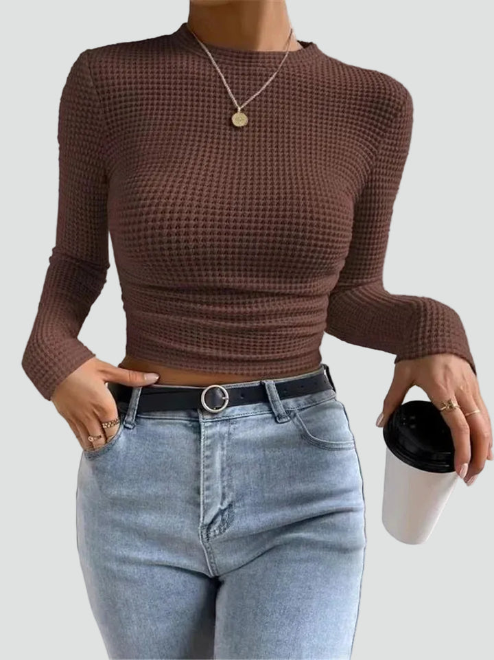 Knit crop top with long sleeves and a fitted cut