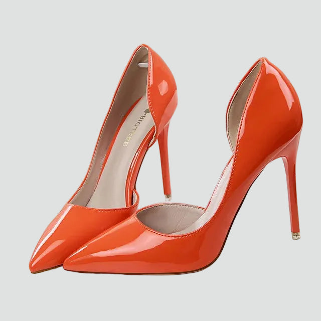 Escarpins vernis à bout pointu au style classique et élégant