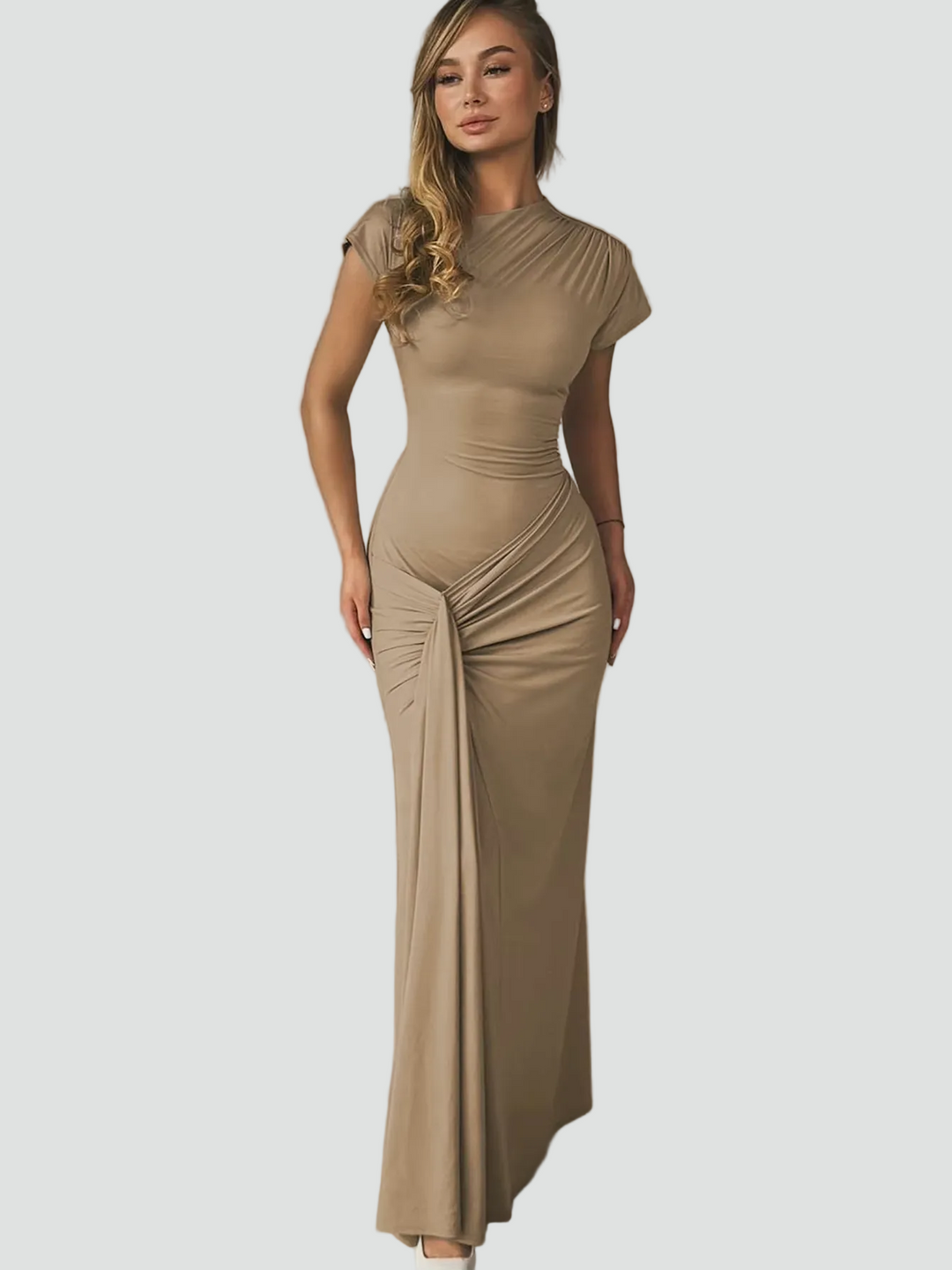 Dopasowana sukienka maxi wieczorowa z marszczeniem i krótkim rękawem