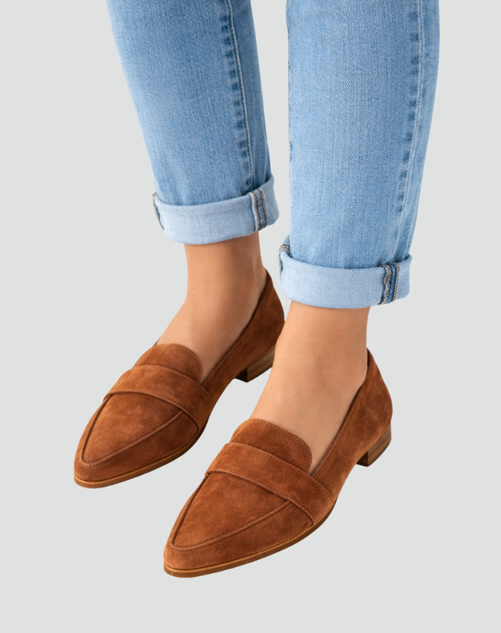 Stylowe damskie mokasyny zamszowe z noskiem w szpic