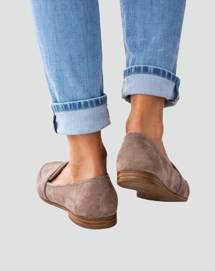 Stylowe damskie mokasyny zamszowe z noskiem w szpic