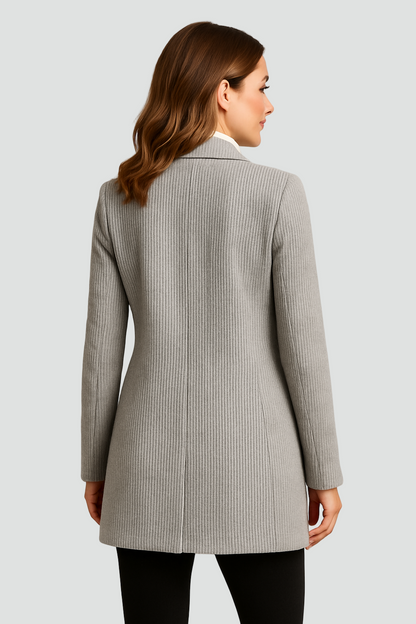 Szara marynarka damska w prążki długa taliowana