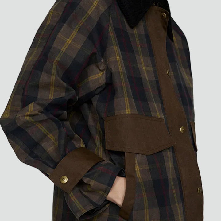 Damska bomberka w kratę z kołnierzem i kieszeniami