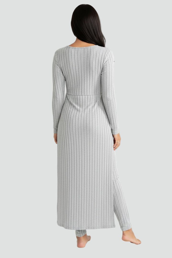 Zestaw damski z dzianinową sukienką maxi z rozcięciem i legginsami