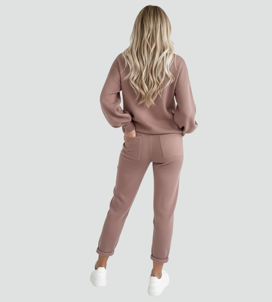 Wygodny dzianinowy komplet dresowy damski na co dzień