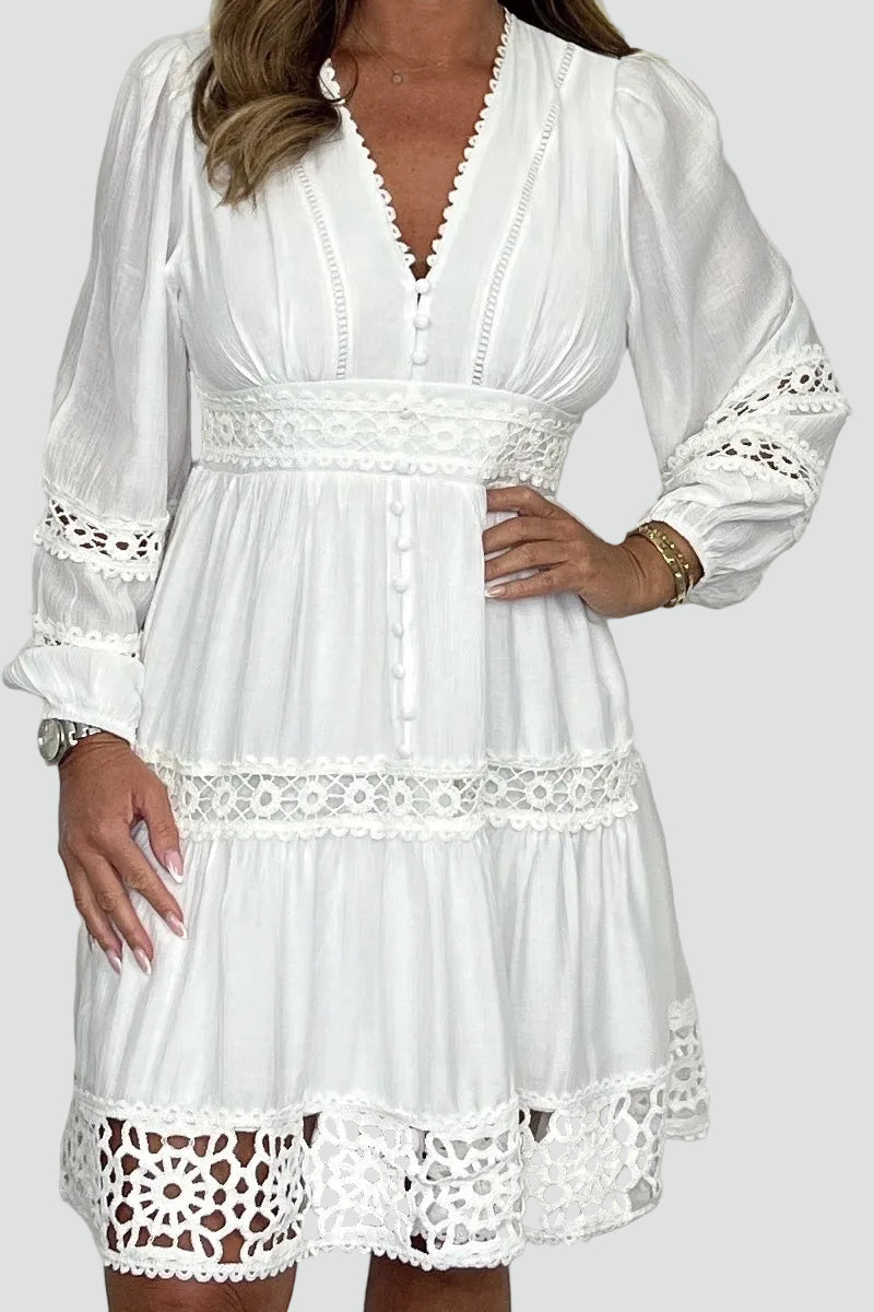 Letnia sukienka mini boho z koronką i rękawem na imprezę