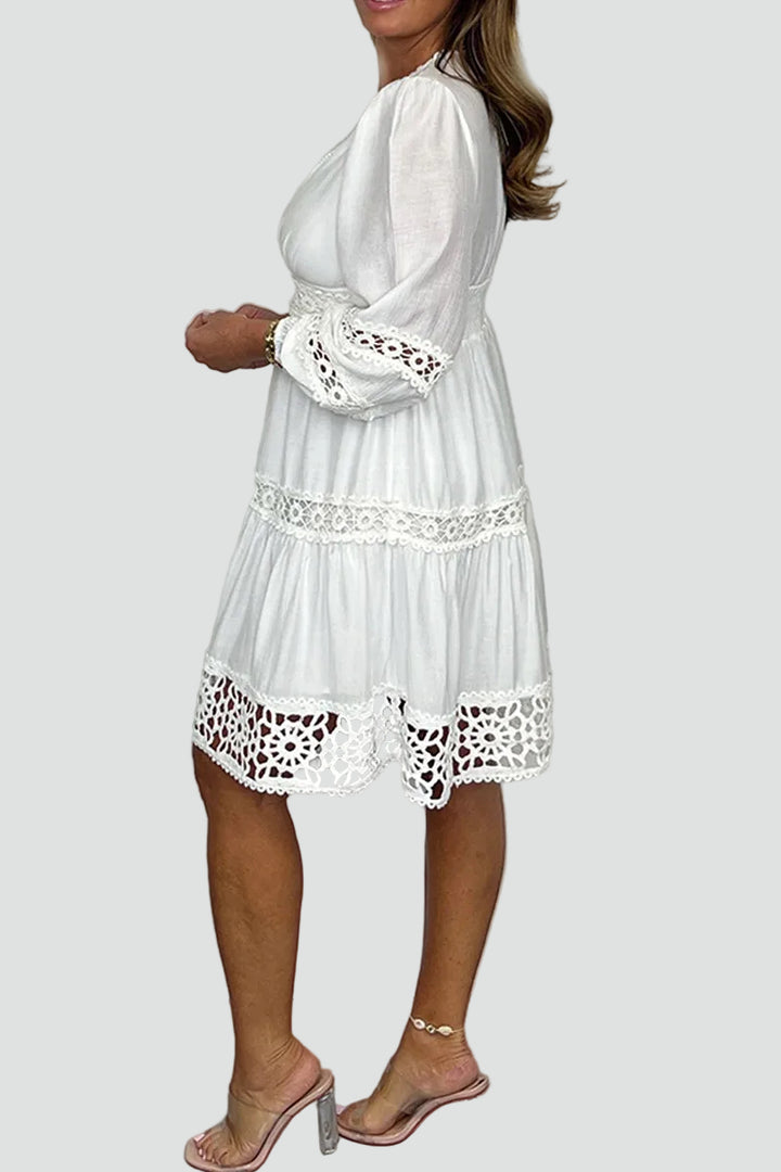 Letnia sukienka mini boho z koronką i rękawem na imprezę