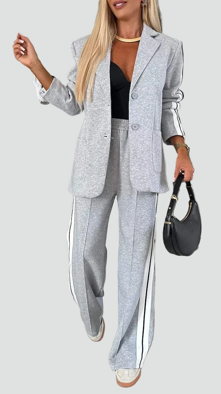 Casual women's set with blazer and pants for everyday wear