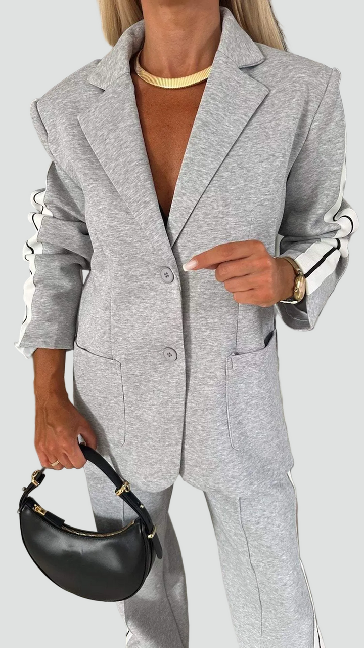 Casual women's set with blazer and pants for everyday wear