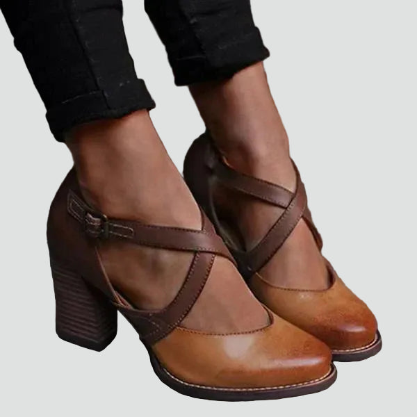Escarpins à talon bloc avec brides dans un style élégant
