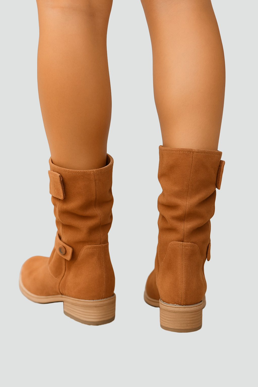 Zamszowe botki damskie z marszczoną cholewką