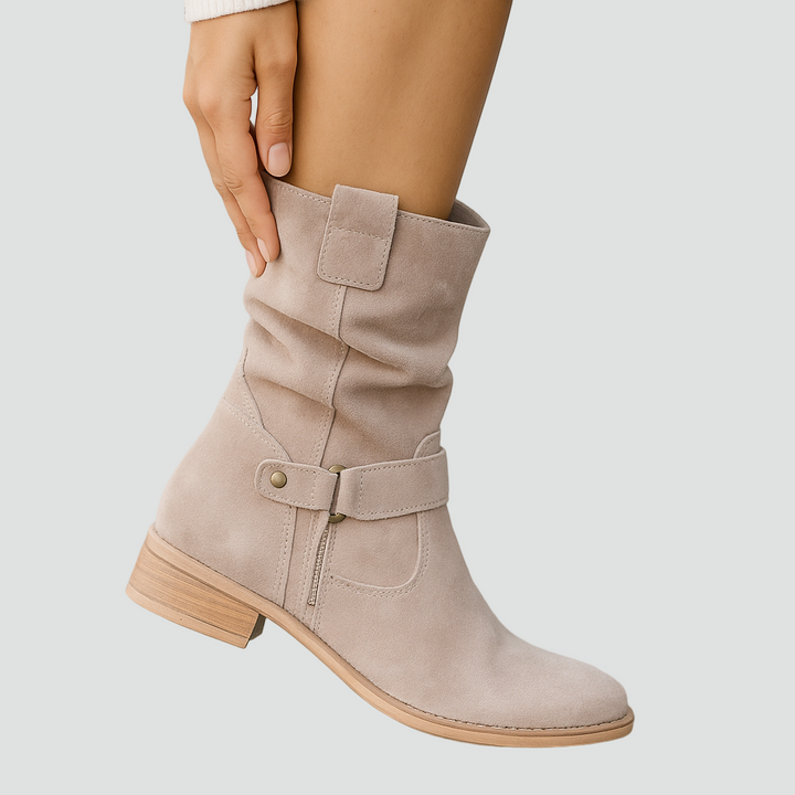 Zamszowe botki damskie z marszczoną cholewką