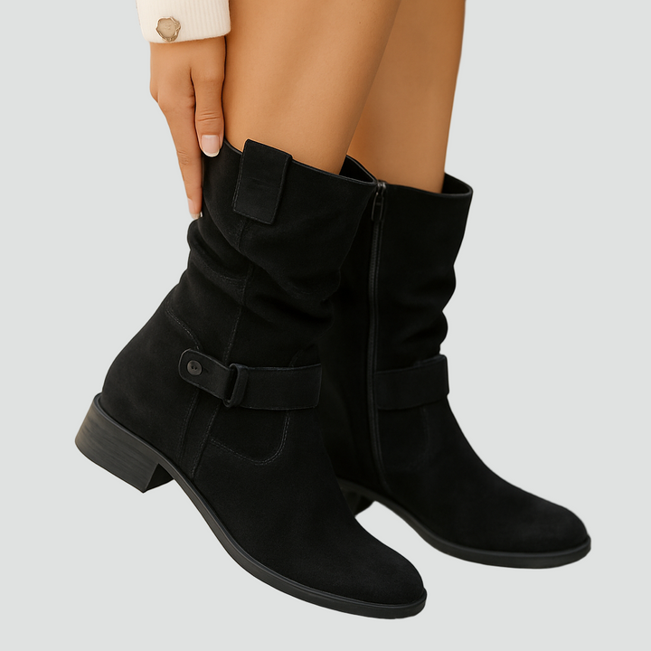Zamszowe botki damskie z marszczoną cholewką