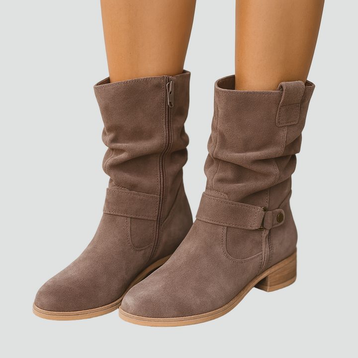 Zamszowe botki damskie z marszczoną cholewką