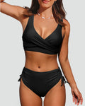 Bikini pour femmes avec taille haute et fronces, parfait pour la plage.