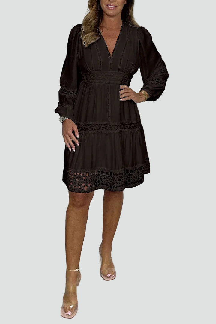 Letnia sukienka mini boho z koronką i rękawem na imprezę