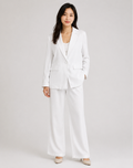 Ensemble d'affaires féminin contemporain avec veste et pantalon large