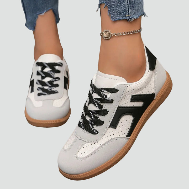 Women's low everyday sneakers, lace-up, comfortable for the city