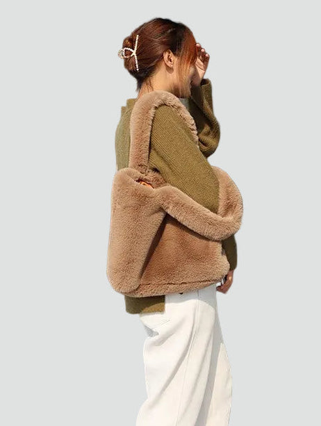 Plush women's shopper bag for everyday wear