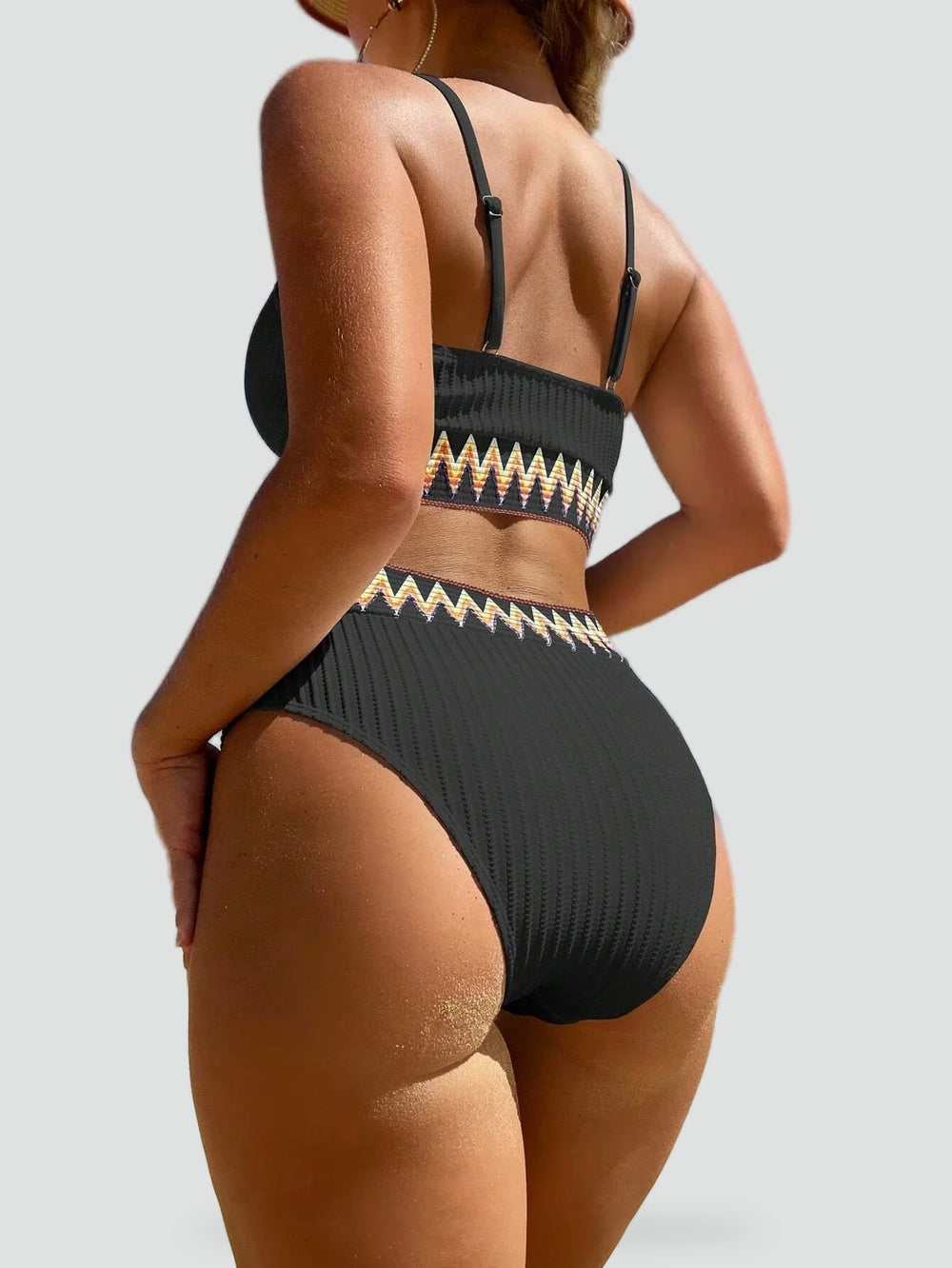 damska-bikini-z-chevronem-i-wysokim-stan-2