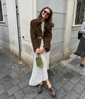 Veste femme en daim avec un détail élégant pour l’automne