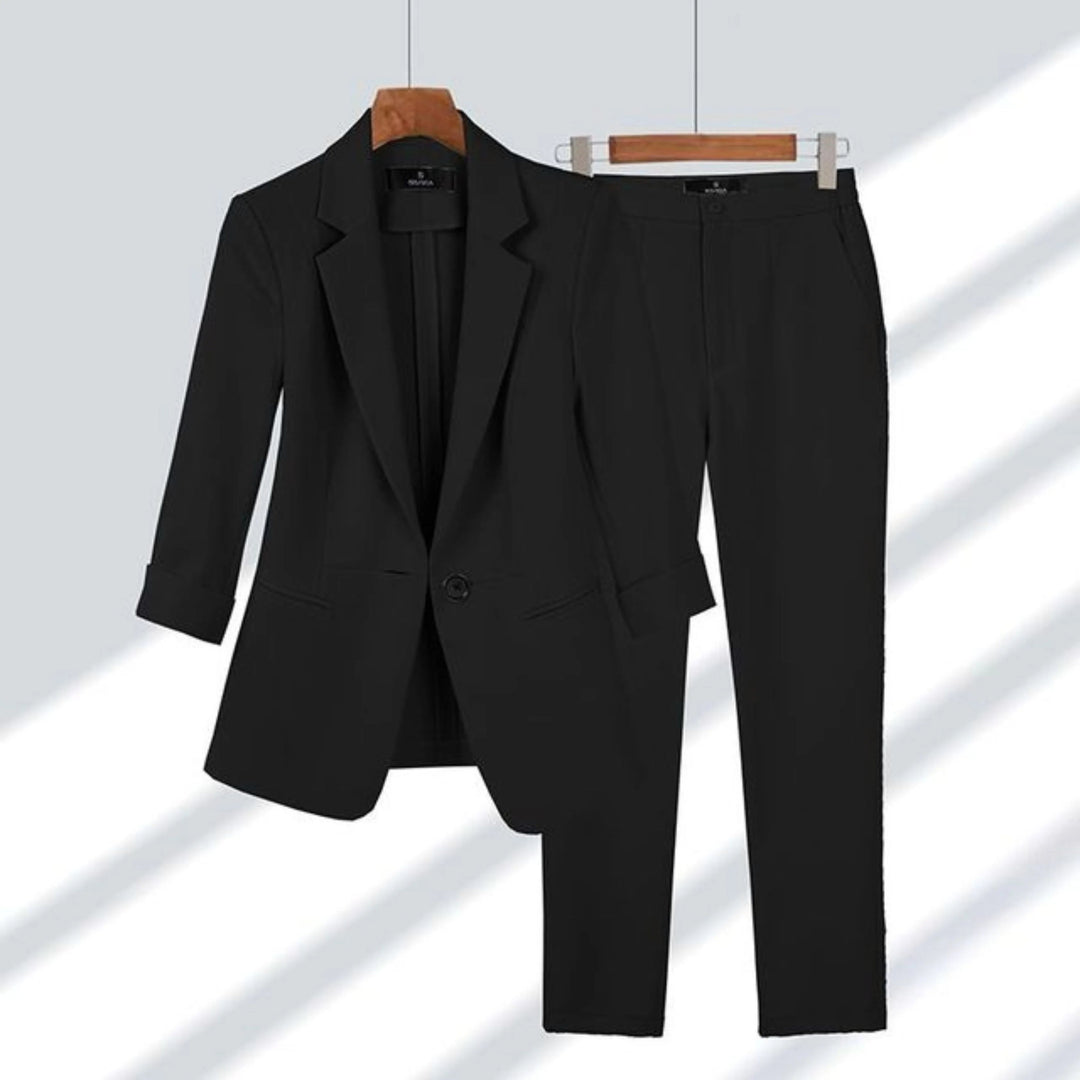 Ensemble Blazer et Pantalon pour Femme | Chic, Formel &amp; Coordonné adapté aux tenues polyvalentes.