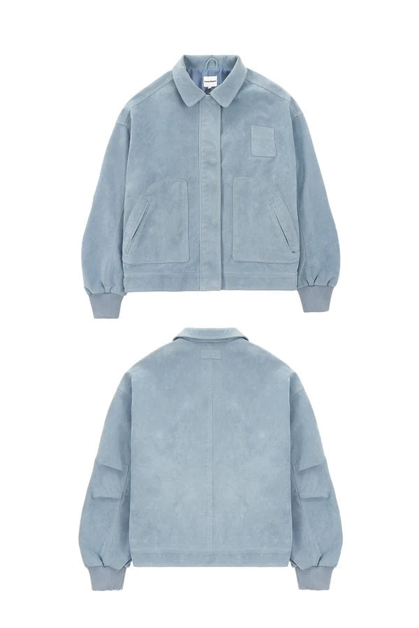 voorkant en achterkant lichtblauwe suède-look oversized jas met kraag verborgen sluiting en ribboorden