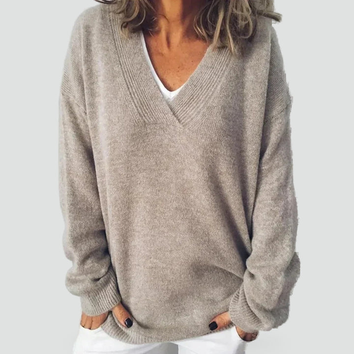 damski-sweter-z-dekoltem-v-i-lu-nym-kroj-1
