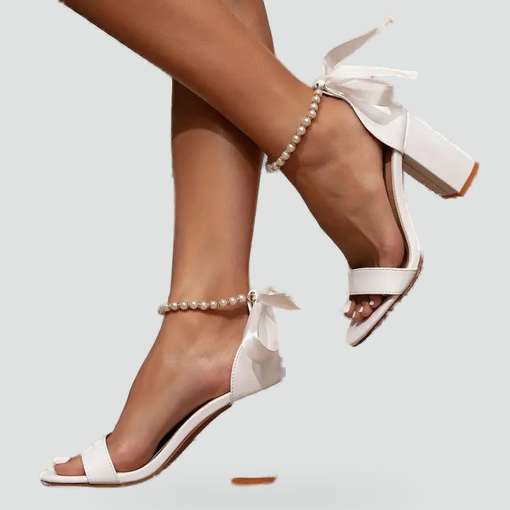 damskie-sanda-y-w-stylu-hakken-z-per-owy-3