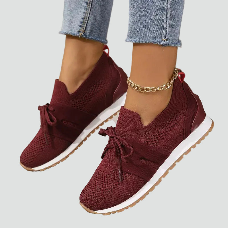 Lightweight women's sports shoes with breathable mesh