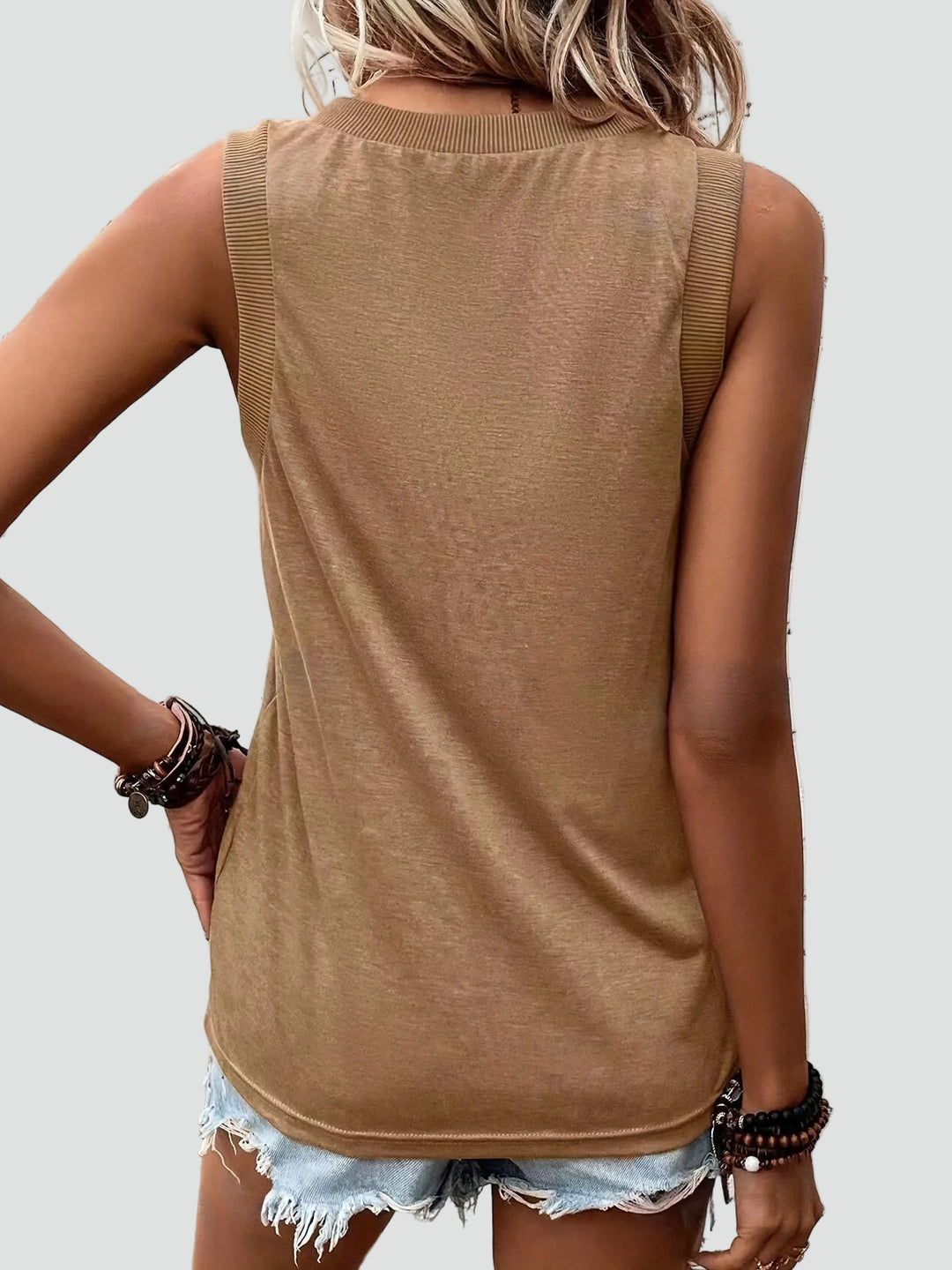 Lightweight women's sleeveless top with V-neck casual