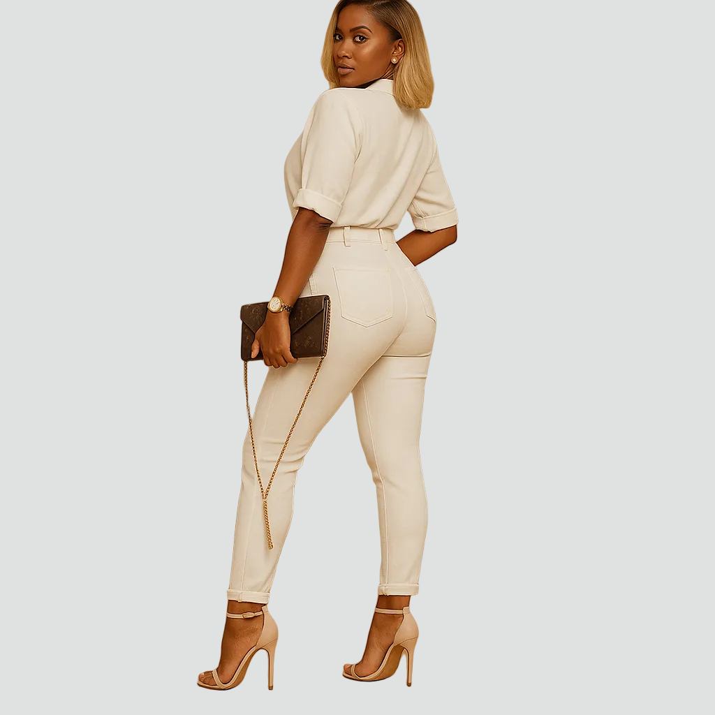 Elegancki damski kombinezon z dekoltem V i paskiem w talii