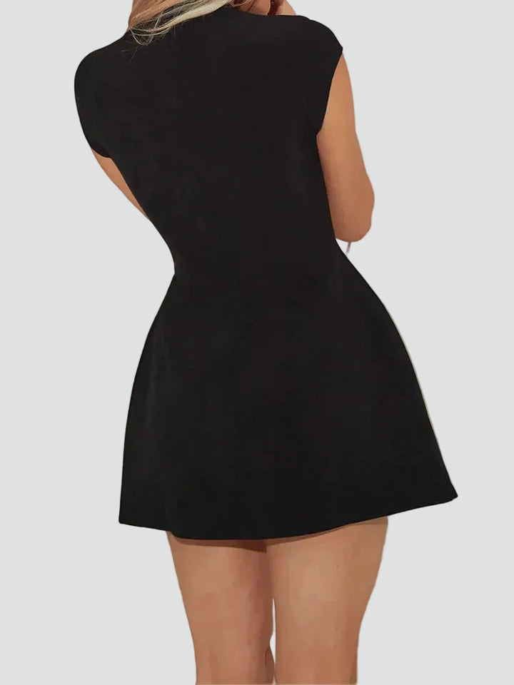 Mini sukienka imprezowa dopasowana z krótkim rękawem