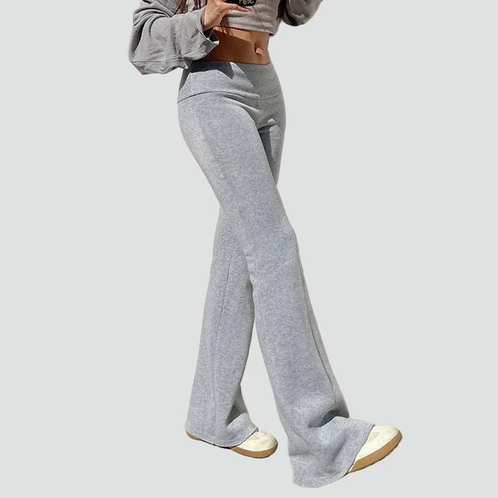 Wygodne damskie dresowe spodnie dzwony ze średnim stanem