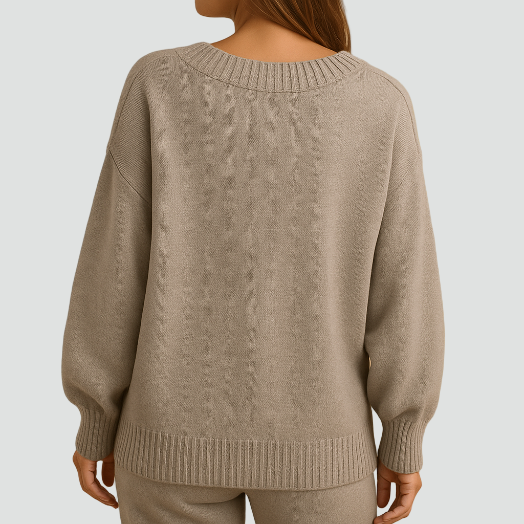 Miękki sweter dla kobiet z dekoltem w serek i prążkowanymi mankietami
