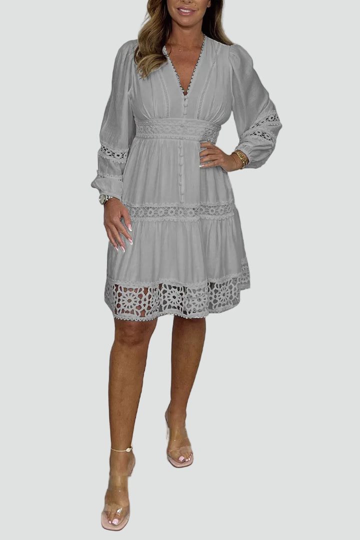 Letnia sukienka mini boho z koronką i rękawem na imprezę