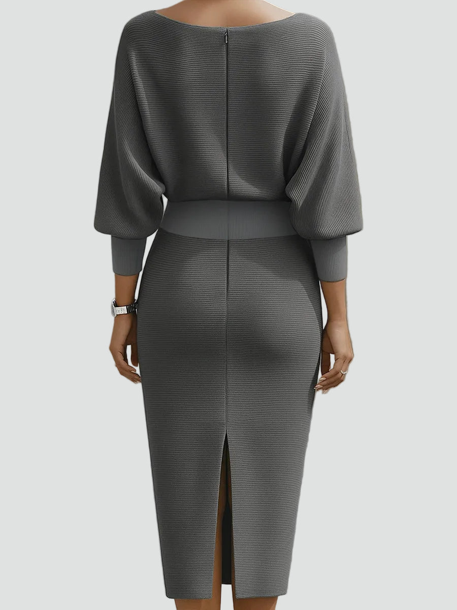 Midi jurk van gebreide stof, elegant met watervalhals en driekwartmouw