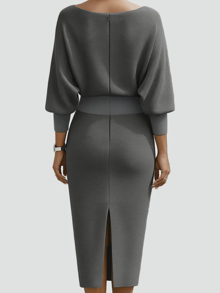 Midi jurk van gebreide stof, elegant met watervalhals en driekwartmouw