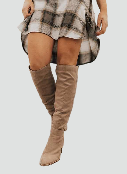 Zamszowe kozaki damskie na słupku z wysoką cholewką