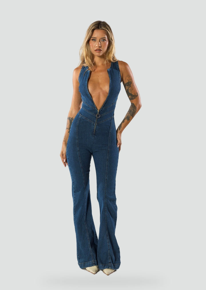jumpsuit-damski-z-g-bokim-dekoltem-i-roz-1