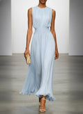 Robe maxi froncée avec une partie inférieure vaporeuse, idéale pour un mariage