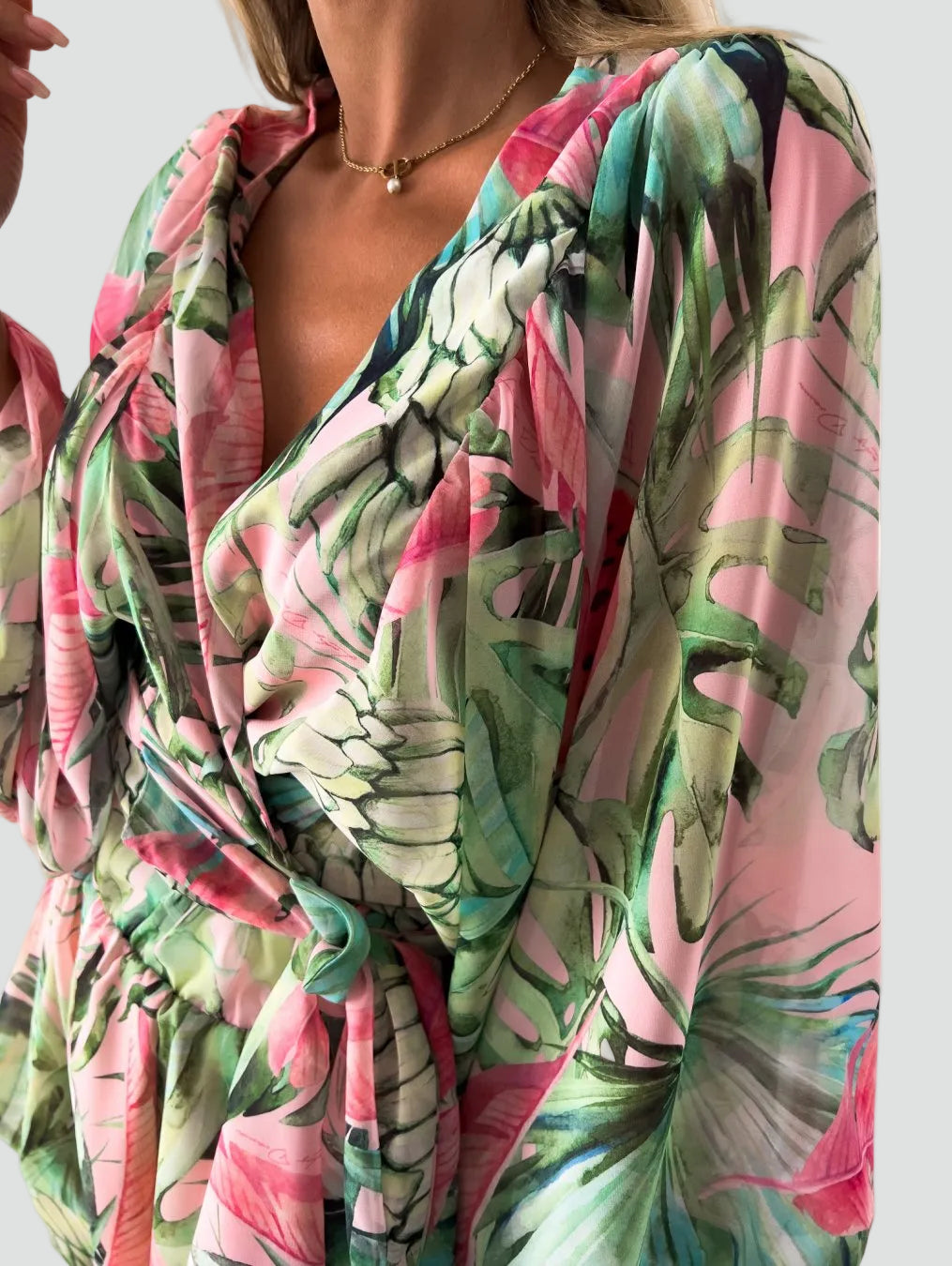 Letni kombinezon damski boho w kwiaty kopertowy z długim rękawem