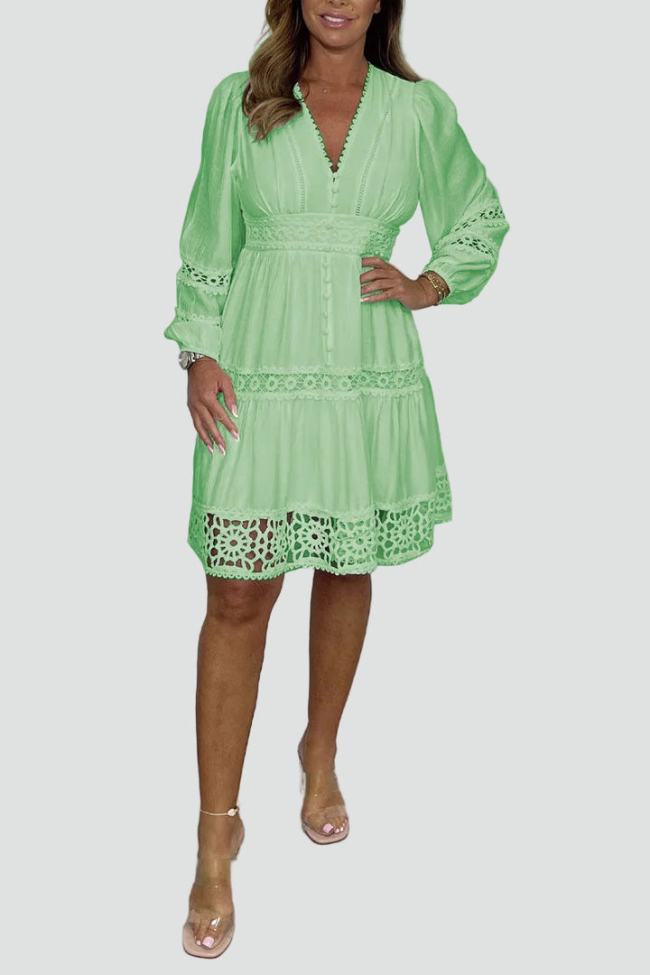 Letnia sukienka mini boho z koronką i rękawem na imprezę