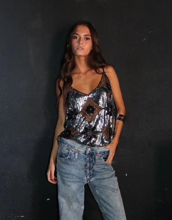Prześwitujący wieczorowy top damski z cekinami na imprezę